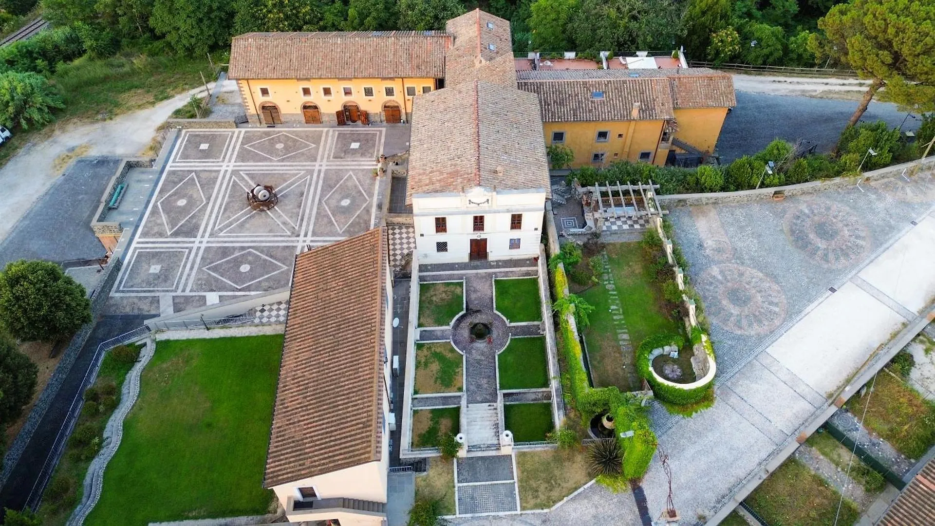 Al Borgo - Tenuta Borsari Frascati 0*,
